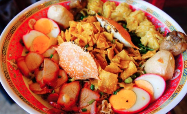 things to do in bangkok, bangkok, train market, giant egg noodle