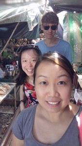 takemetour, local experts, samut songkram, train market, umbrella market, railway market, rom hub
