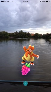 pokemon go in bangkok, pokemon go, bangkok, catching pokemon, pokemon in thailand, razz berry