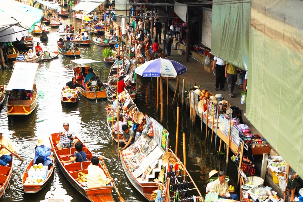 Damnoen Saduak Floating Market